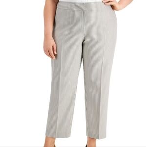 NWT Kasper 16 Grey Striped  Seersucker Pants Sliming